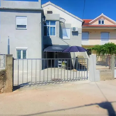 Fain - Private Parking Appartement