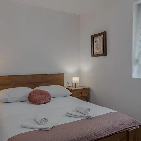 Apartment Fain - Private Parking *