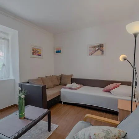 Apartment Fain - Private Parking