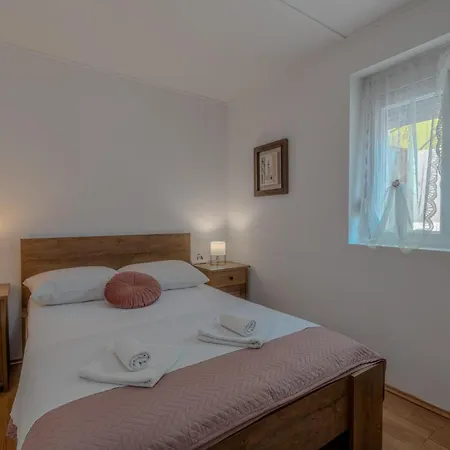 Fain - Private Parking Apartment Zadar