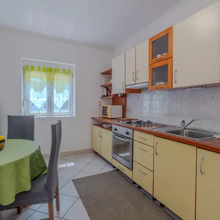 Fain - Private Parking Apartment