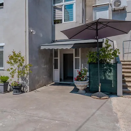 Fain - Private Parking Apartment *